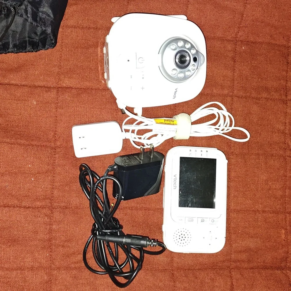 VTech VM321 Video Baby Monitor with Automatic Infrared Night Vision, Adjustable